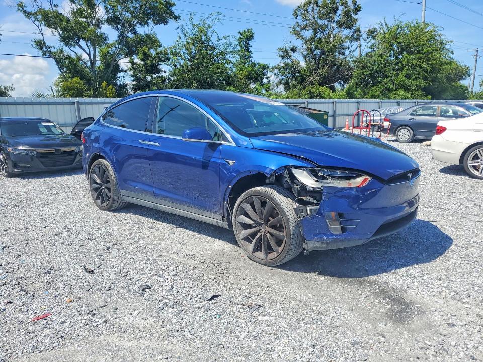 Foto 4 de la subasta – 2019 TESLA MODEL X con VIN 5YJXCBE22KF192859