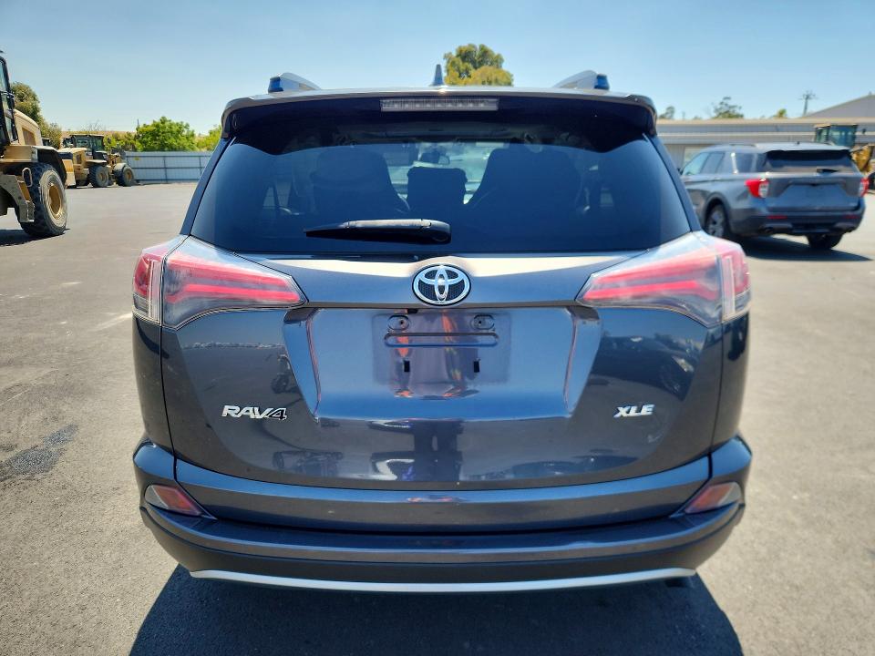 Photo 6 from auction – 2018 TOYOTA RAV4 with VIN JTMWFREV0JD114415