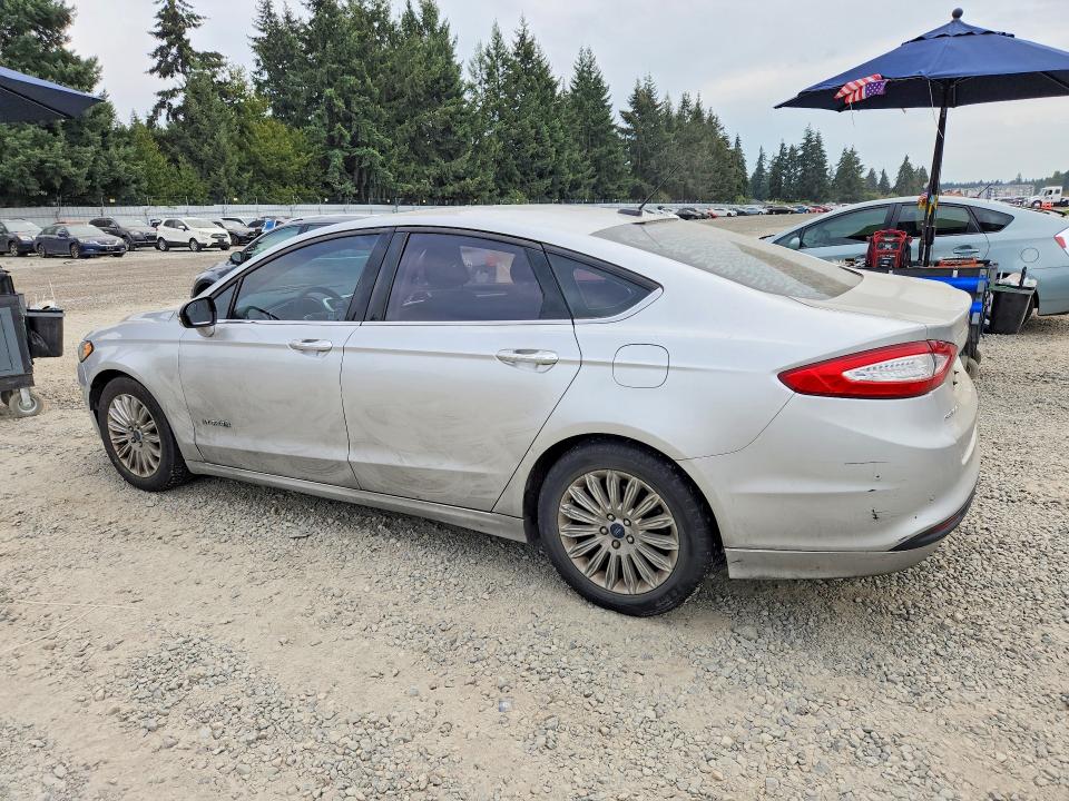 Photo 2 from auction – 2016 FORD FUSION with VIN 3FA6P0LU7GR314104