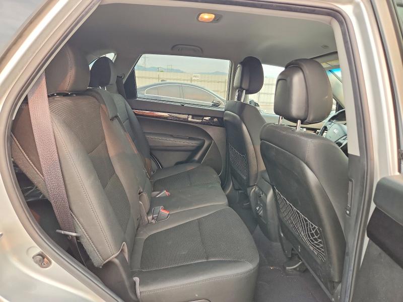 Photo 11 from auction – 2015 KIA SORENTO with VIN 5XYKTDA71FG550670