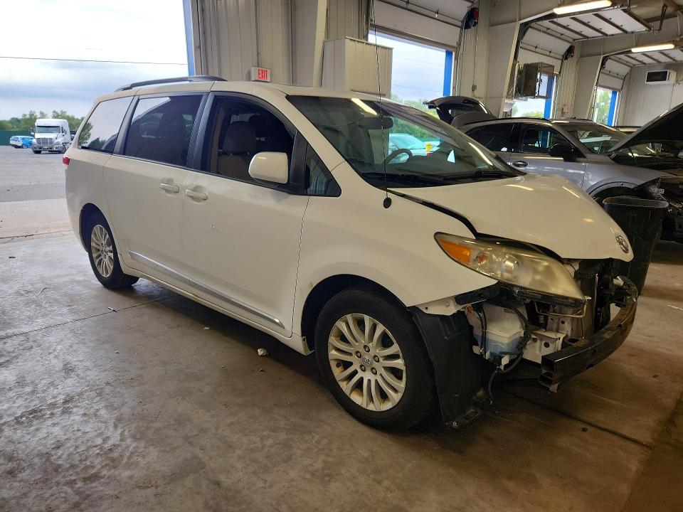 Photo 4 from auction – 2011 TOYOTA SIENNA with VIN 5TDYK3DC0BS154727