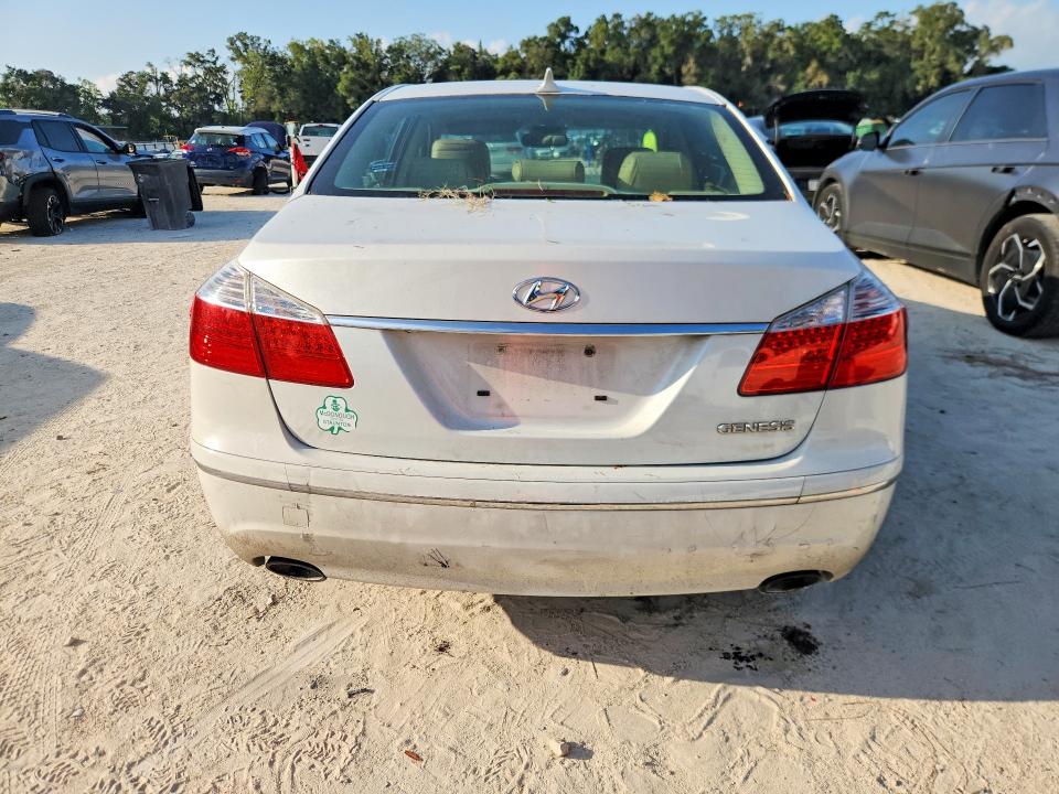 Photo 6 from auction – 2011 HYUNDAI GENESIS with VIN KMHGC4DE8BU117559