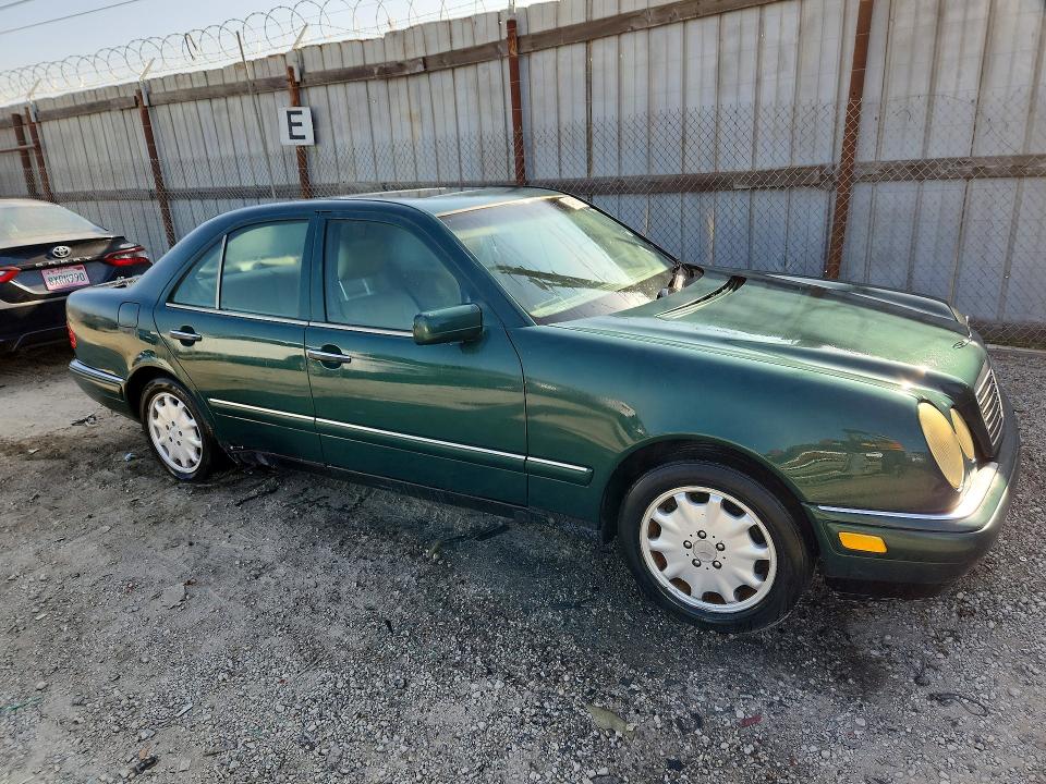 Photo 4 from auction – 1996 MERCEDES-BENZ E with VIN WDBJF55F2TJ019255