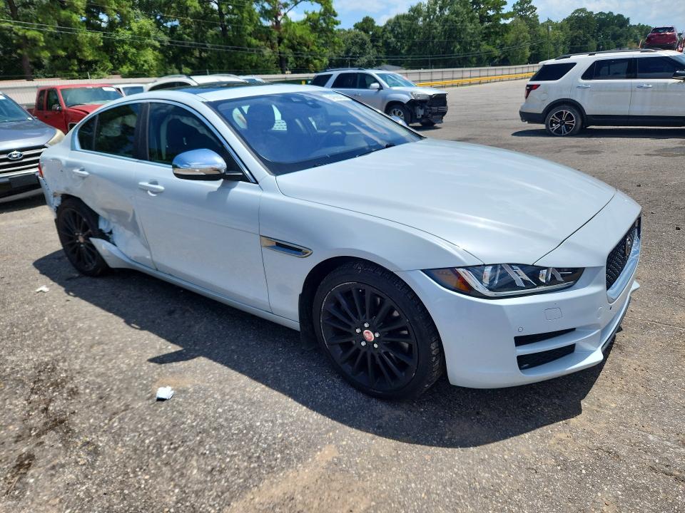 Photo 4 from auction – 2017 JAGUAR XE with VIN SAJAN4BV4HA948740