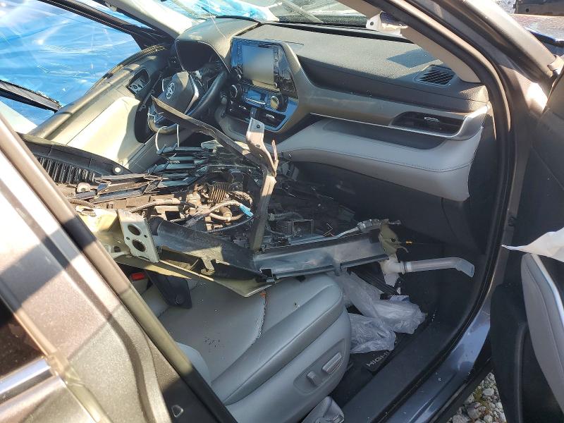 Photo 8 from auction – 2020 TOYOTA HIGHLANDER with VIN 5TDGBRCH8LS506367