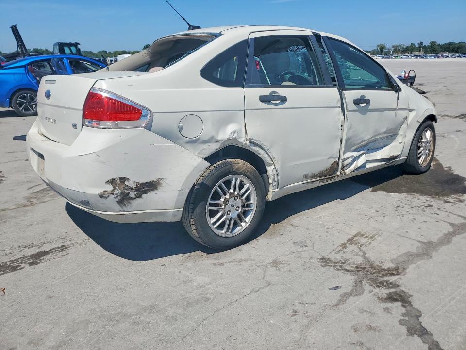 Photo 3 from auction – 2011 FORD FOCUS with VIN 1FAHP3FN1BW174362