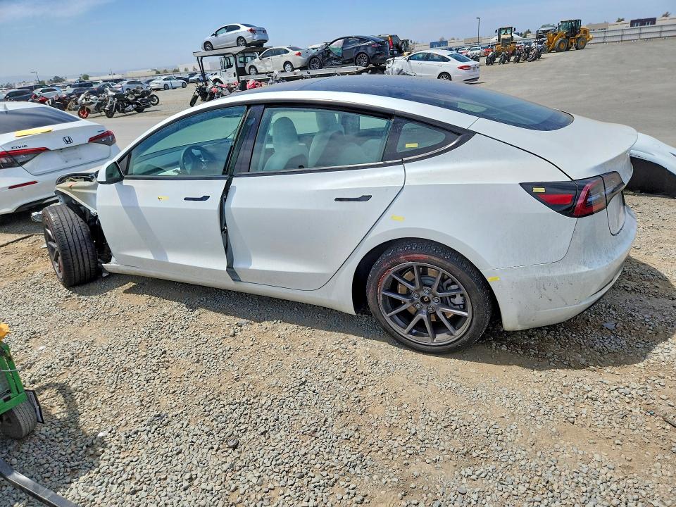 صورة رقم 2 من المزاد - 2022 TESLA MODEL 3 مع VIN 5YJ3E1EA3NF347188