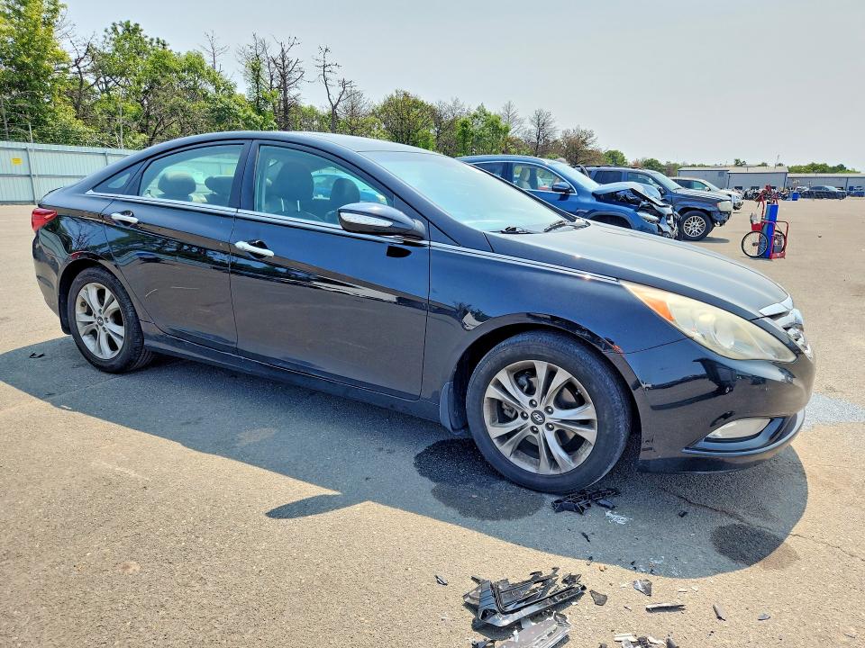 Photo 4 from auction – 2011 HYUNDAI SONATA with VIN 5NPEC4ACXBH306626