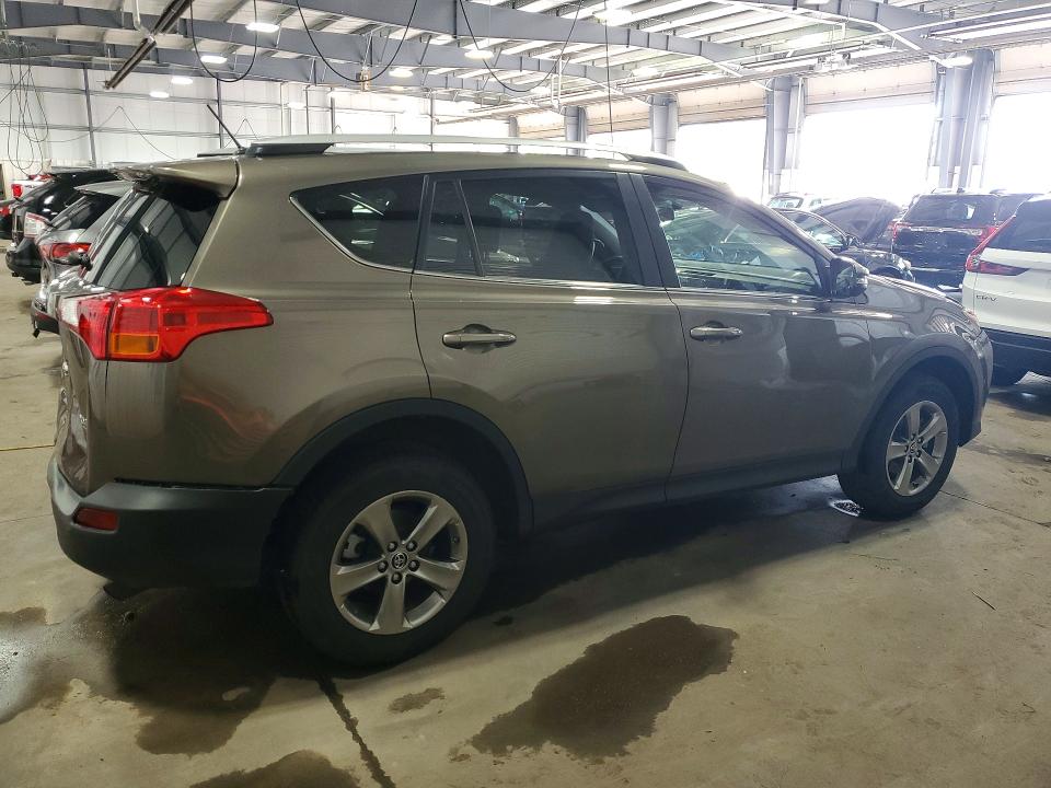 Photo 3 from auction – 2015 TOYOTA RAV4 with VIN JTMRFREV9FD161706