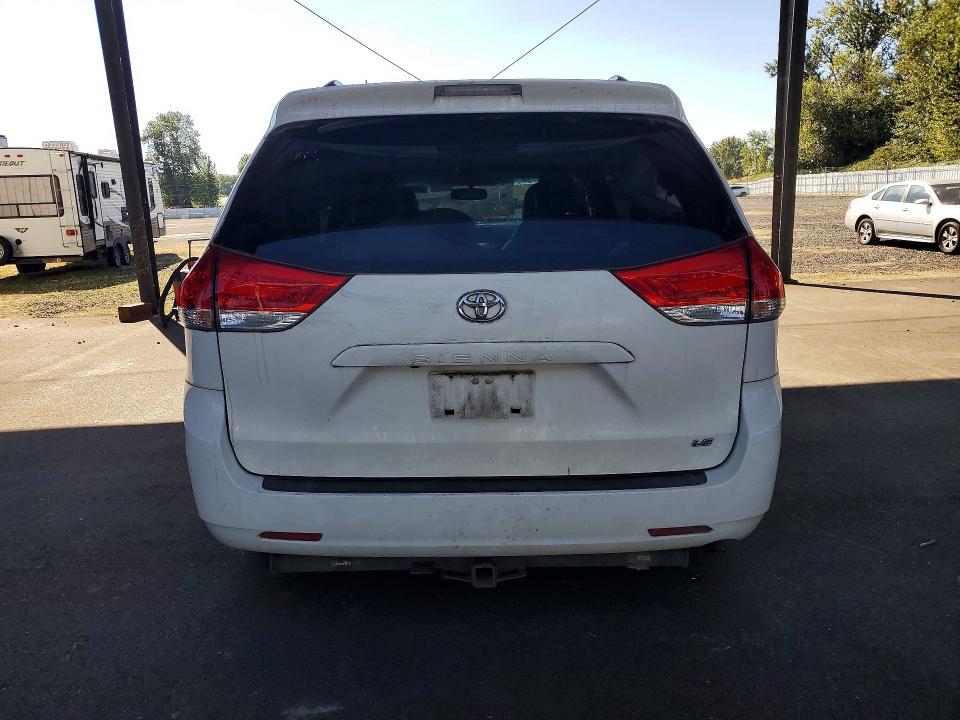 Photo 6 from auction – 2011 TOYOTA SIENNA with VIN 5TDKK3DC4BS067158