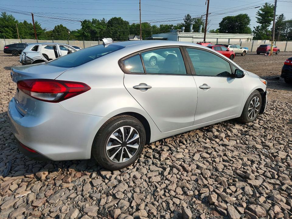 Photo 3 from auction – 2018 KIA FORTE with VIN 3KPFK4A78JE284302