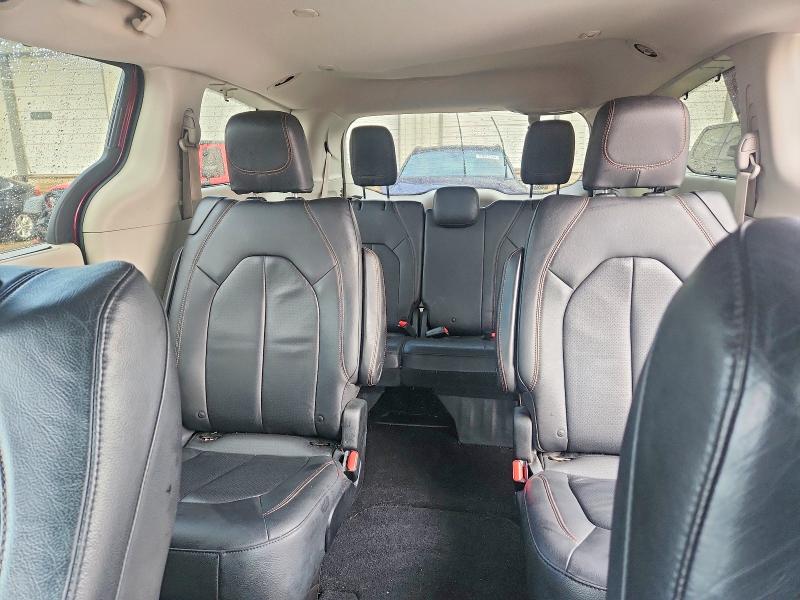 Photo 10 from auction – 2018 CHRYSLER PACIFICA with VIN 2C4RC1BG1JR182748