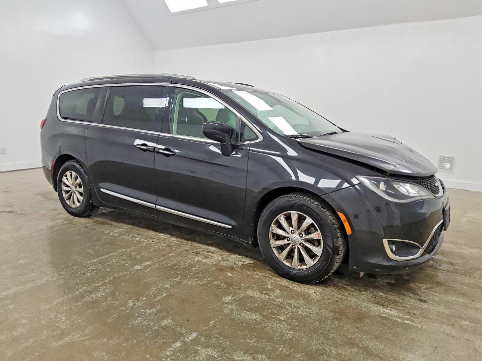 Photo 4 from auction – 2019 CHRYSLER PACIFICA with VIN 2C4RC1BG3KR731688