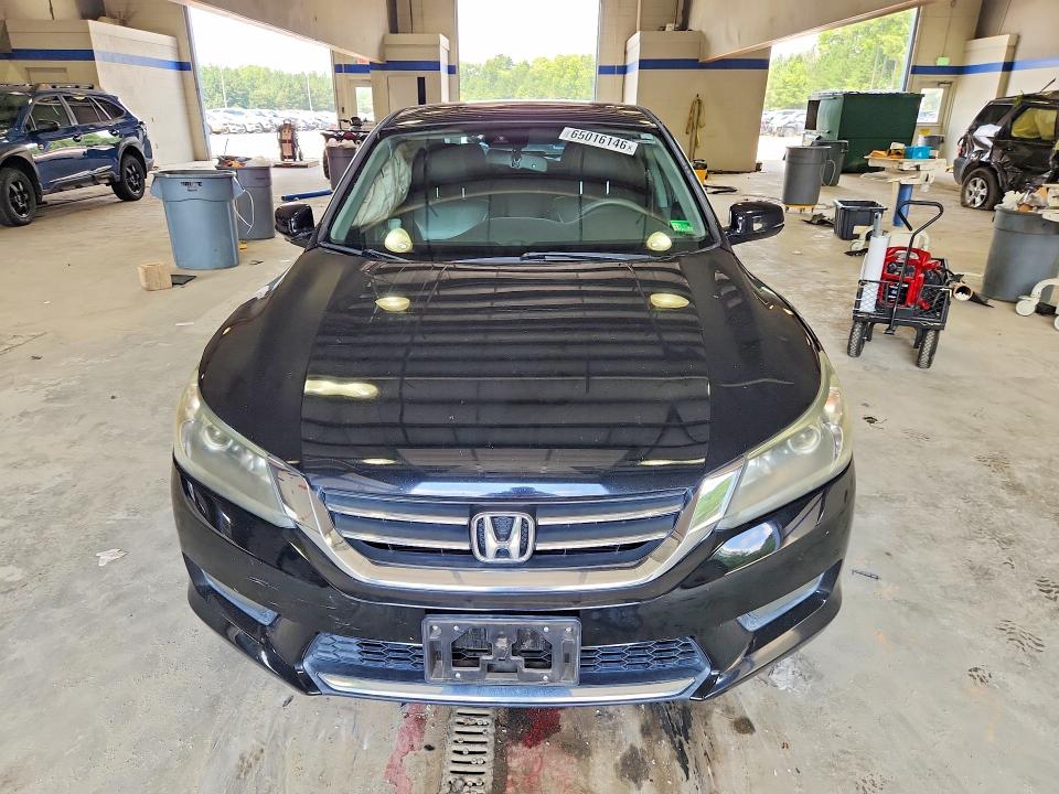 Photo 5 from auction – 2015 HONDA ACCORD with VIN 1HGCR2F82FA032495