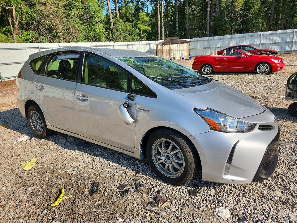 Photo 4 from auction – 2017 TOYOTA PRIUS V with VIN JTDZN3EU4HJ065574