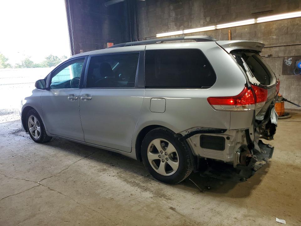 Photo 2 from auction – 2014 TOYOTA SIENNA with VIN 5TDKK3DC3ES430134
