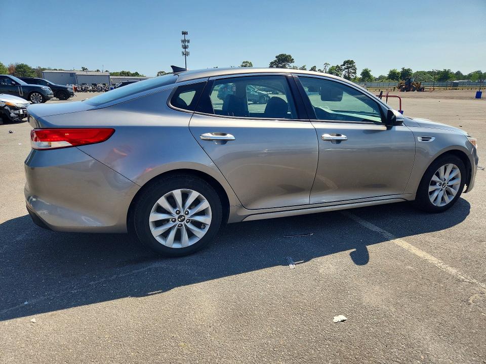 Photo 3 from auction – 2018 KIA OPTIMA with VIN 5XXGU4L39JG220849