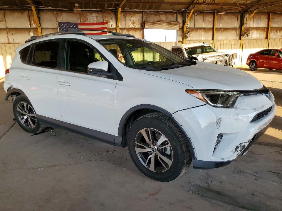 Photo 4 from auction – 2017 TOYOTA RAV4 with VIN JTMRFREV3HJ715827