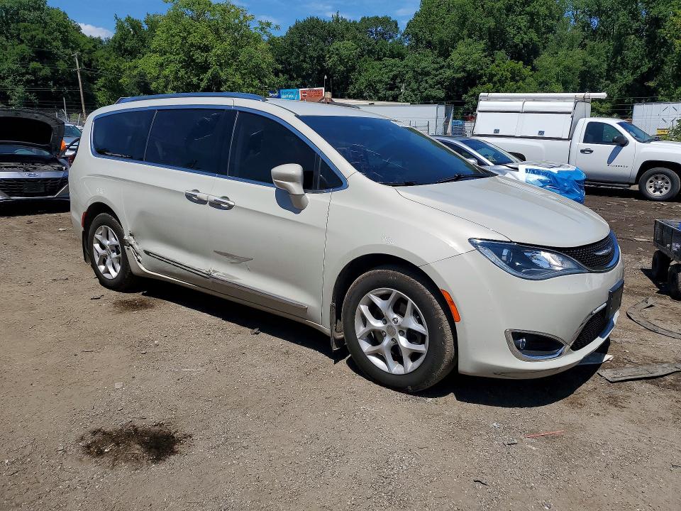 Photo 4 from auction – 2017 CHRYSLER PACIFICA with VIN 2C4RC1EG1HR555941