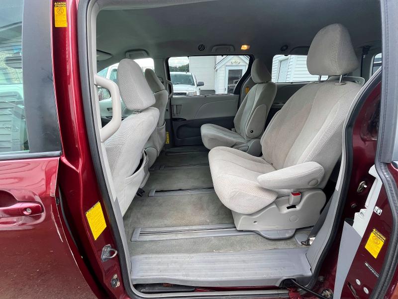 Photo 8 from auction – 2014 TOYOTA SIENNA with VIN 5TDJK3DC3ES076630