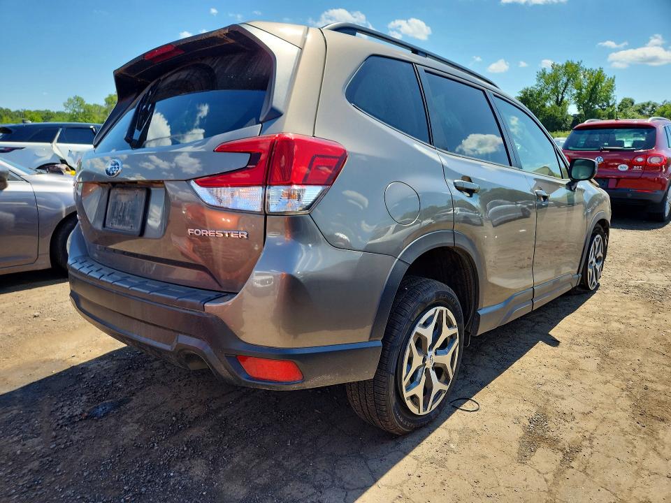 Photo 3 from auction – 2020 SUBARU FORESTER with VIN JF2SKAJC1LH466092