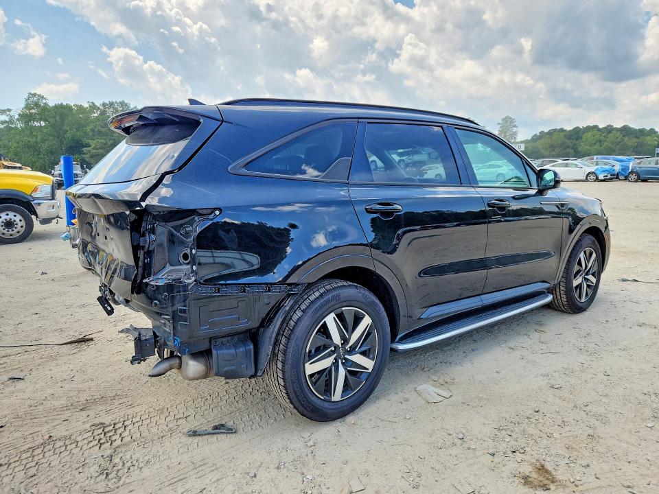 Photo 3 from auction – 2023 KIA SORENTO with VIN 5XYRL4LC9PG241555