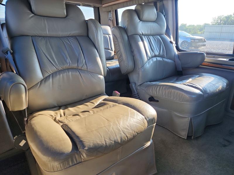 Photo 11 from auction – 2000 CHEVROLET ASTRO with VIN 1GBDM19W8YB164300