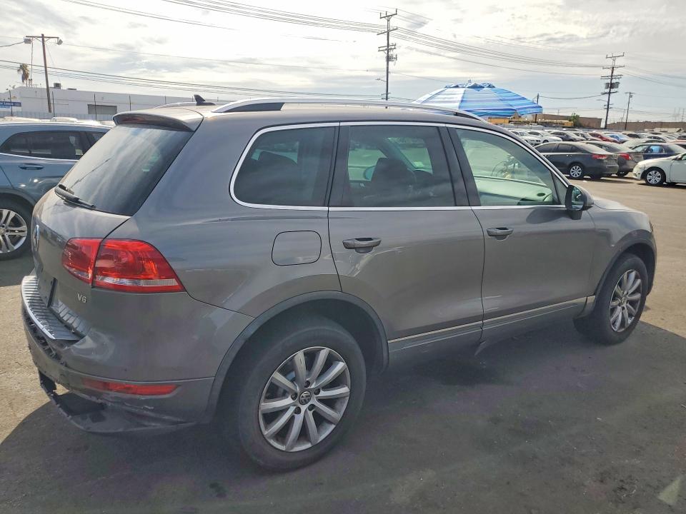 Photo 3 from auction – 2012 VOLKSWAGEN TOUAREG with VIN WVGEF9BP2CD011934