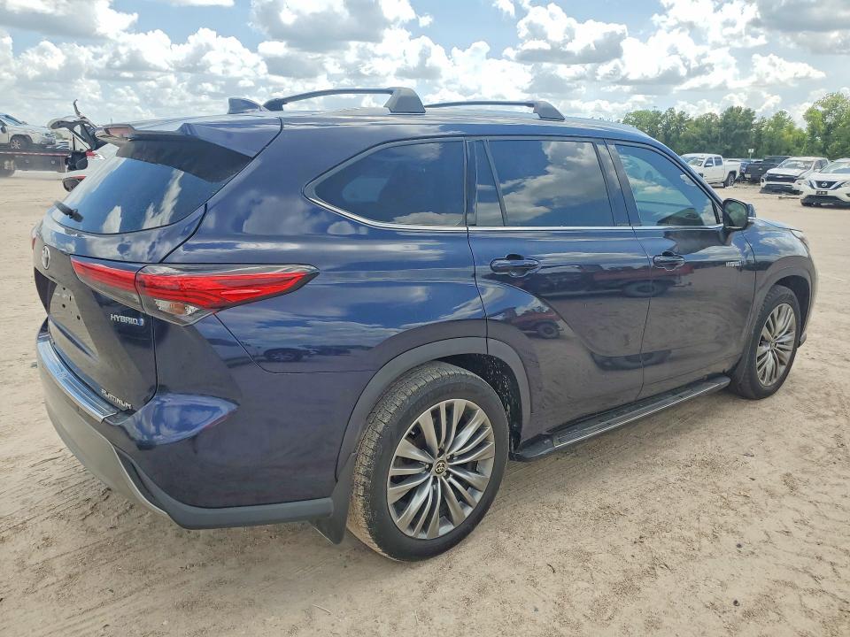 Photo 3 from auction – 2021 TOYOTA HIGHLANDER with VIN 5TDFARAH7MS008597