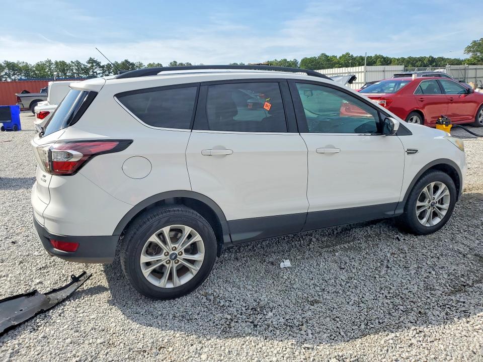 Photo 3 from auction – 2017 FORD ESCAPE with VIN 1FMCU9GD5HUA35129