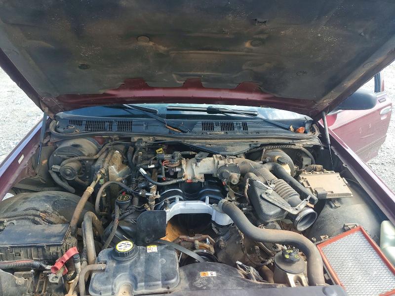 Photo 11 from auction – 2005 FORD CROWN VICTORIA with VIN 2FAFP74W95X135974