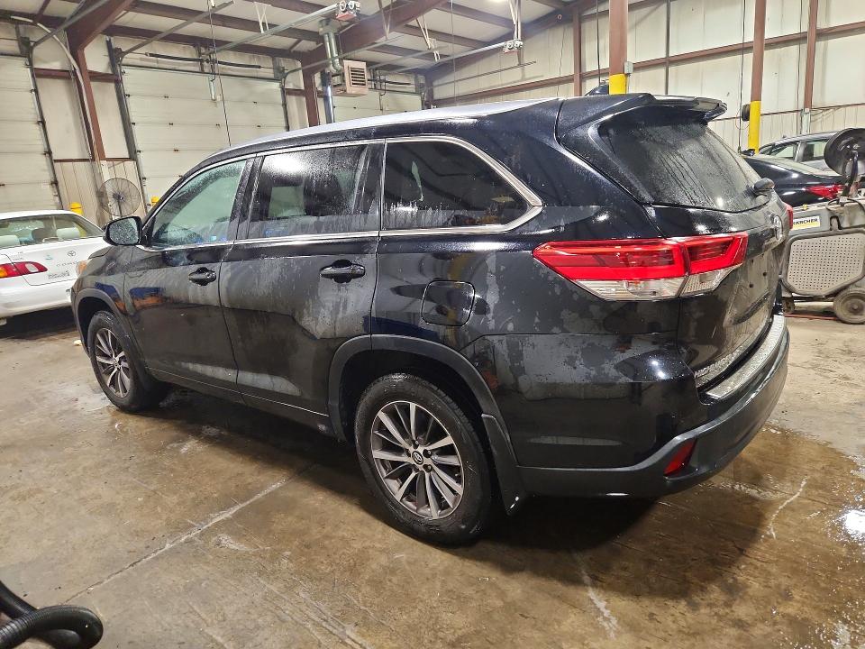Photo 2 from auction – 2018 TOYOTA HIGHLANDER with VIN 5TDJZRFH5JS884530