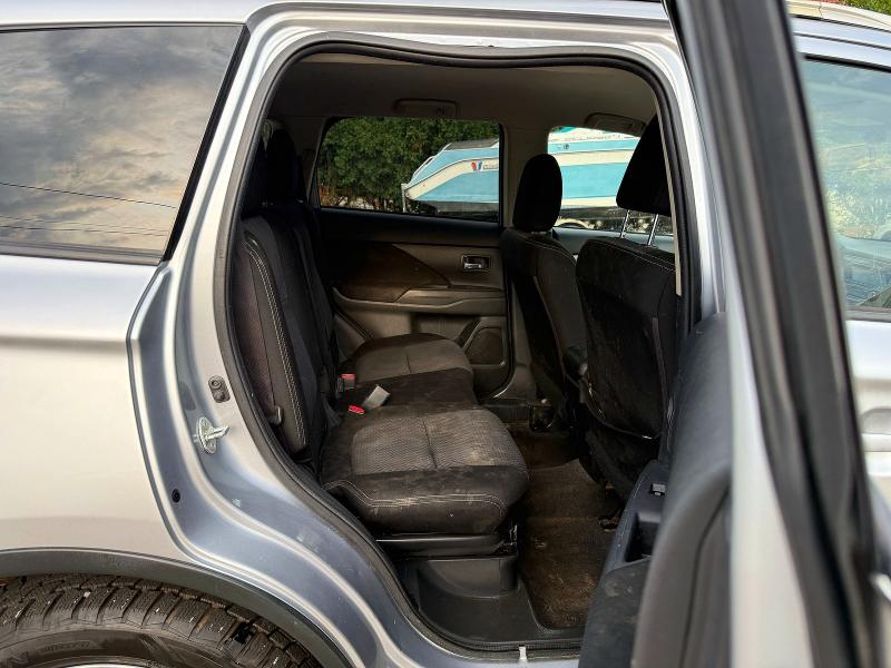 Photo 6 from auction – 2016 MITSUBISHI OUTLANDER with VIN JA4AZ3A32GZ018262