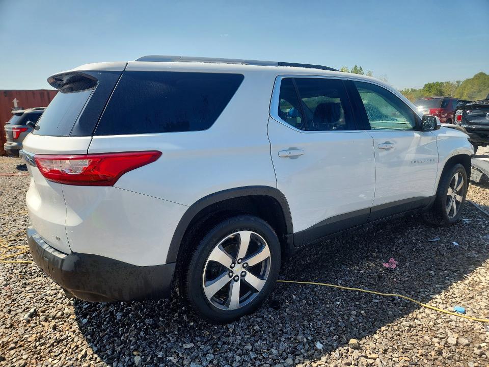 Photo 3 from auction – 2018 CHEVROLET TRAVERSE with VIN 1GNERHKW4JJ121516