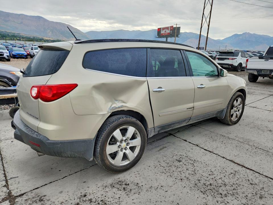 Photo 3 from auction – 2010 CHEVROLET TRAVERSE with VIN 1GNLRHED8AS115925