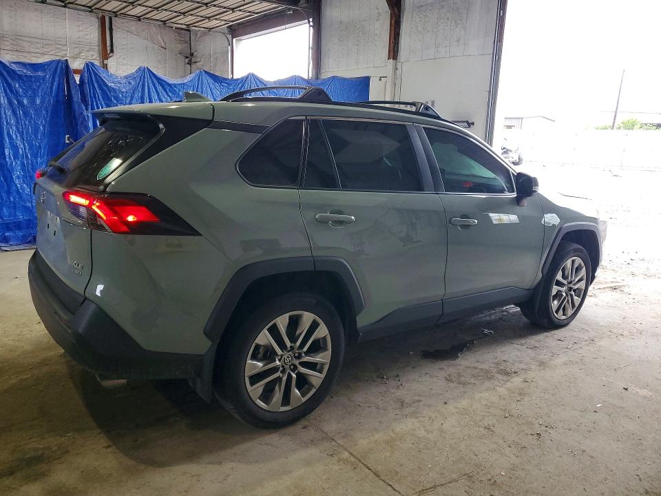 Photo 3 from auction – 2023 TOYOTA RAV4 with VIN 2T3A1RFV5PW364624