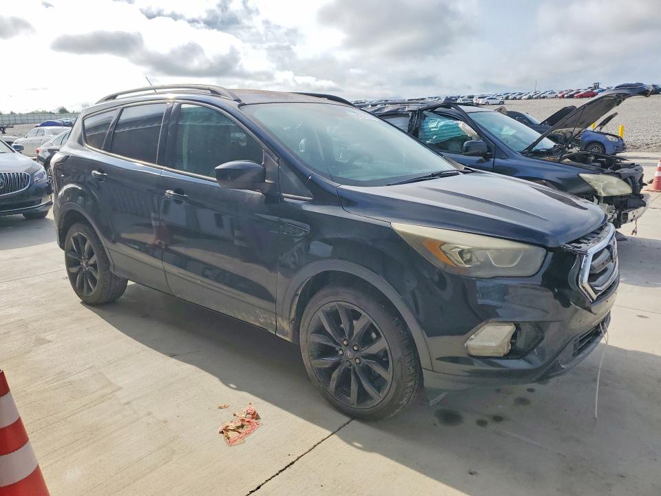 Photo 4 from auction – 2017 FORD ESCAPE with VIN 1FMCU0GD4HUC84095