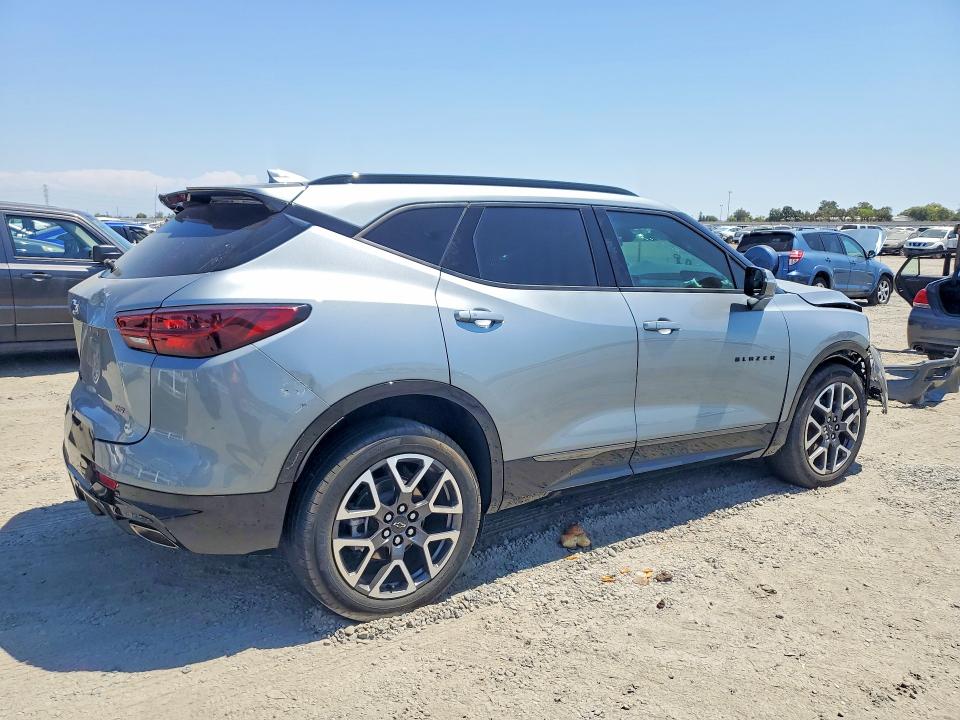 Photo 3 from auction – 2024 CHEVROLET BLAZER with VIN 3GNKBKRS2RS171087