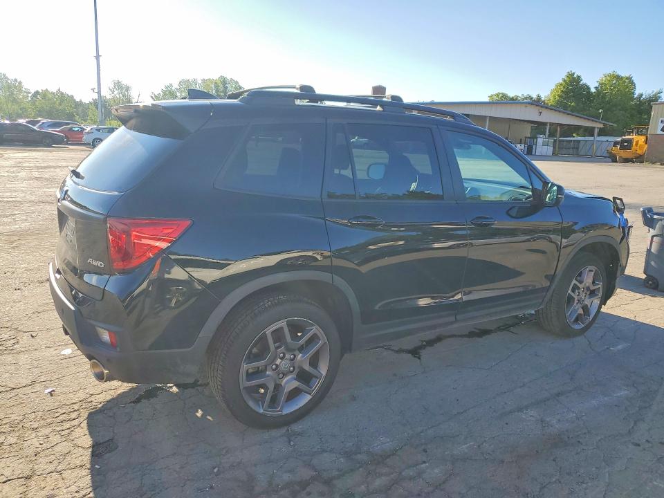 Photo 3 from auction – 2023 HONDA PASSPORT with VIN 5FNYF8H53PB030492