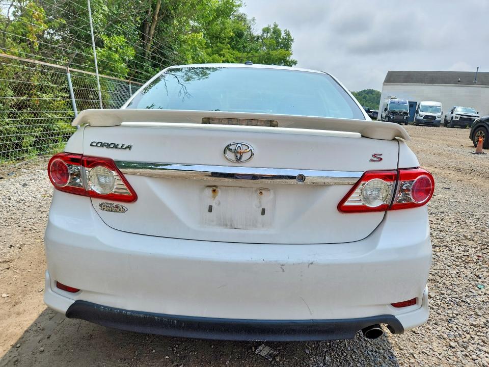 Photo 6 from auction – 2013 TOYOTA COROLLA with VIN 2T1BU4EEXDC015027