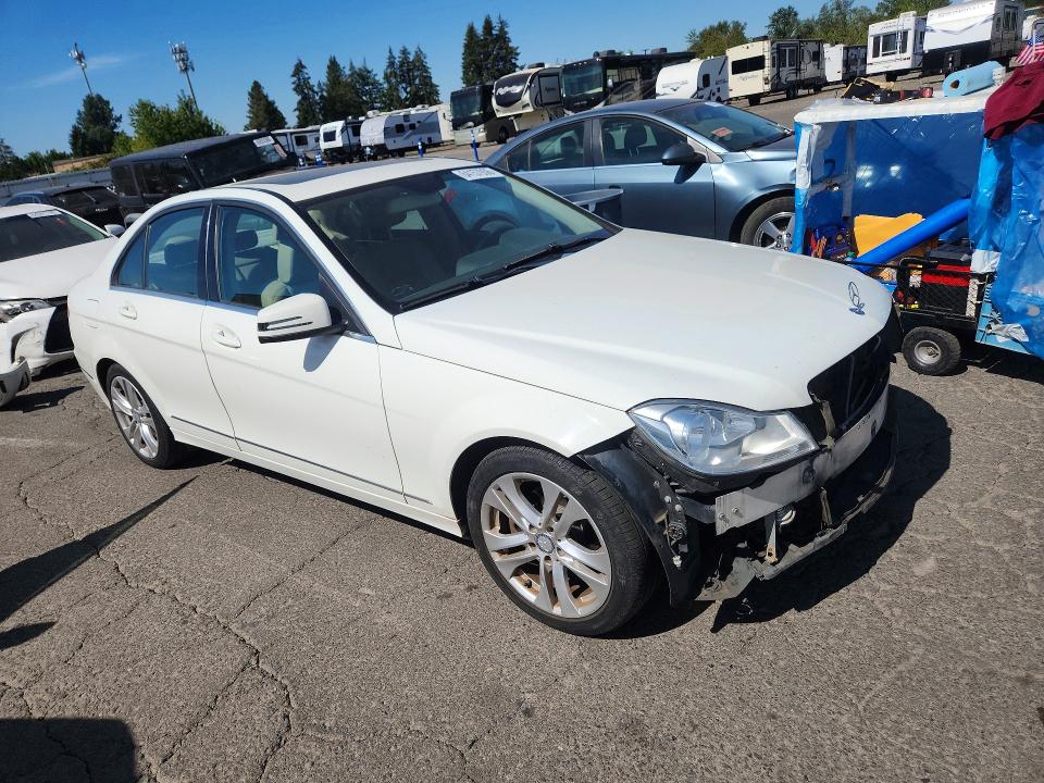 Photo 4 from auction – 2012 MERCEDES-BENZ C with VIN WDDGF8BB3CR201892