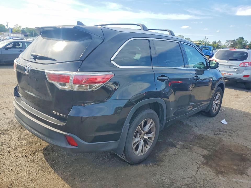 Photo 3 from auction – 2014 TOYOTA HIGHLANDER with VIN 5TDJKRFH6ES062426