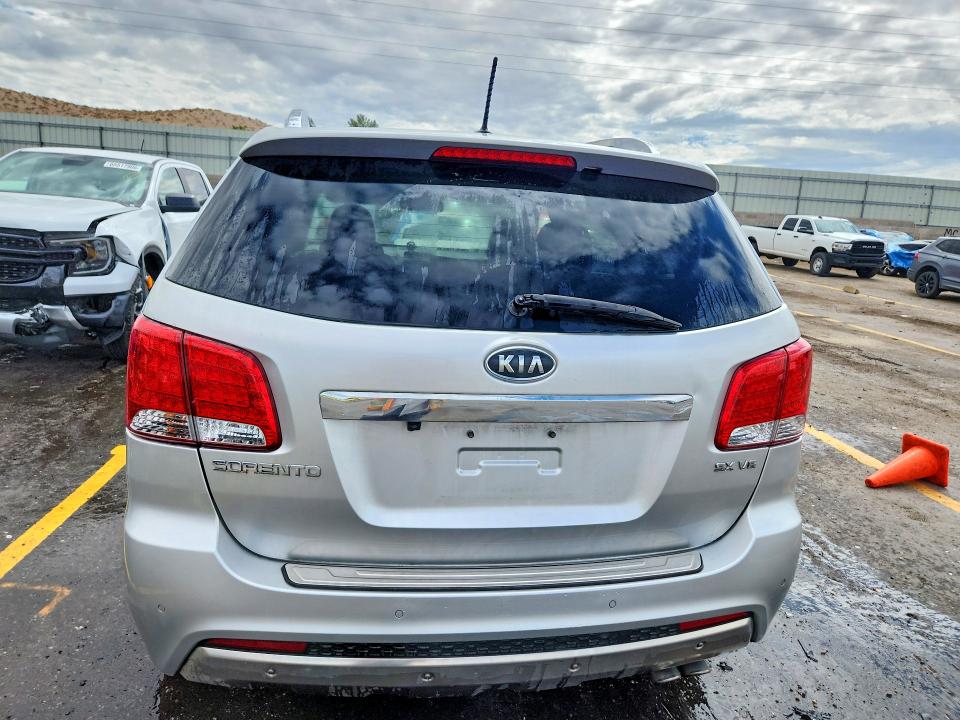 Photo 6 from auction – 2013 KIA SORENTO with VIN 5XYKWDA26DG373543