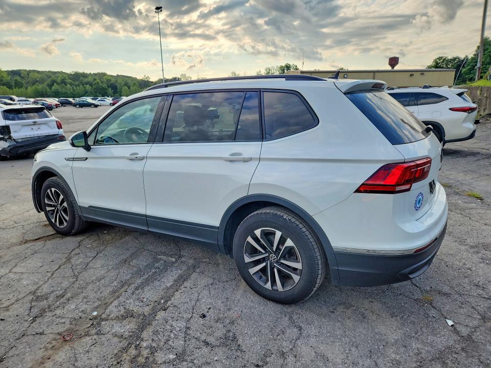 Снимка 2 от търг – 2024 VOLKSWAGEN TIGUAN с VIN 3VVRB7AX6RM158201