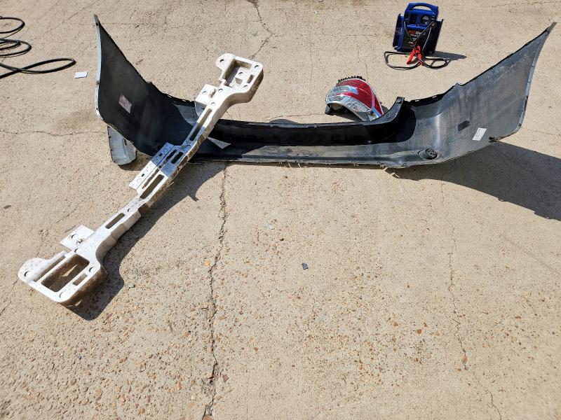 Photo 13 from auction – 2010 TOYOTA HIGHLANDER with VIN JTEBW3EH1A2044632
