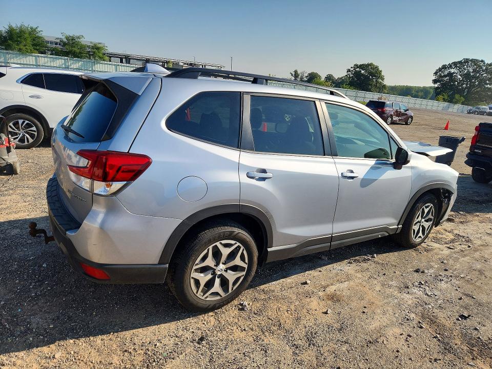 Photo 3 from auction – 2020 SUBARU FORESTER with VIN JF2SKAJCXLH444205