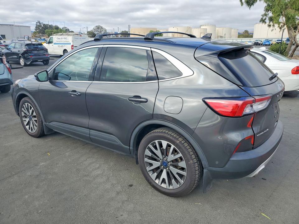 Photo 2 from auction – 2020 FORD ESCAPE with VIN 1FMCU0DZ8LUA10181