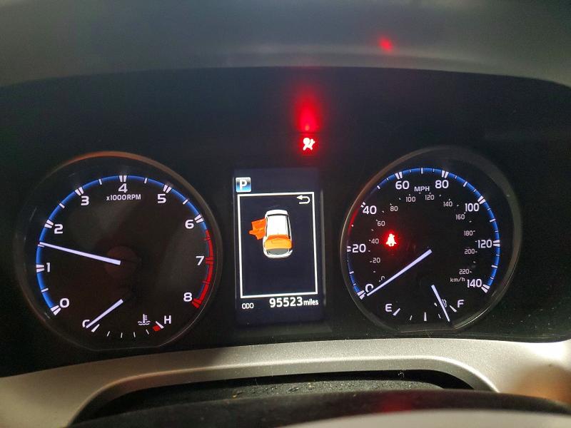 Photo 9 from auction – 2018 TOYOTA RAV4 with VIN JTMBFREVXJJ243424