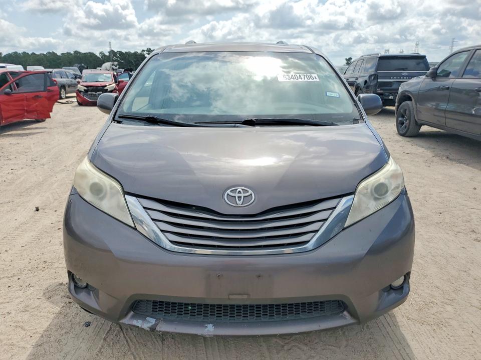 Photo 5 from auction – 2016 TOYOTA SIENNA with VIN 5TDYK3DC5GS712952