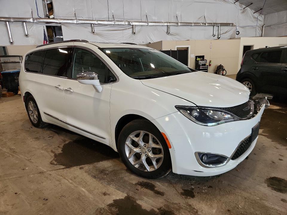 Photo 4 from auction – 2017 CHRYSLER PACIFICA with VIN 2C4RC1GG2HR528941